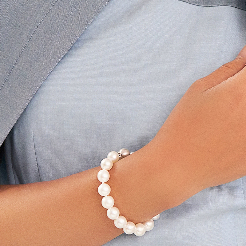 9-10mm White South Sea Pearl Bracelet - AAAA Quality - Model Image