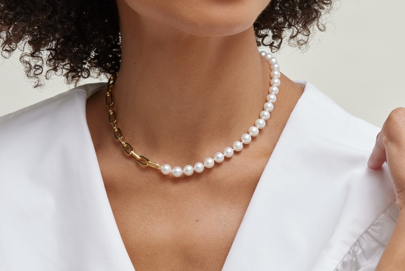 7mm White Freshwater Scarlett Pearl & Chain Necklace - Model Image