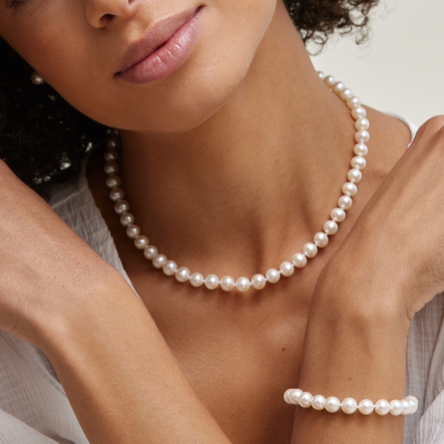 7.0-7.5mm White Freshwater Pearl Necklace - AAAA Quality - Model Image