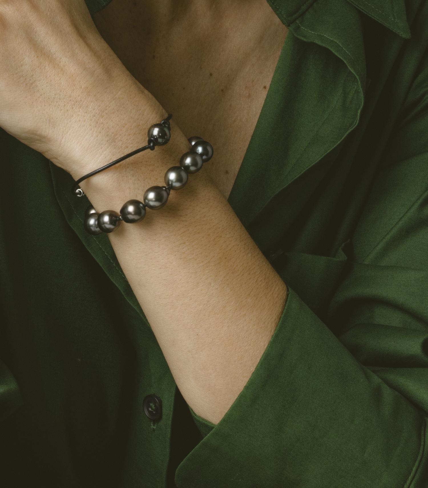 9-10mm Tahitian South Sea Pearl Drop Shape Bracelet - AAAA Quality