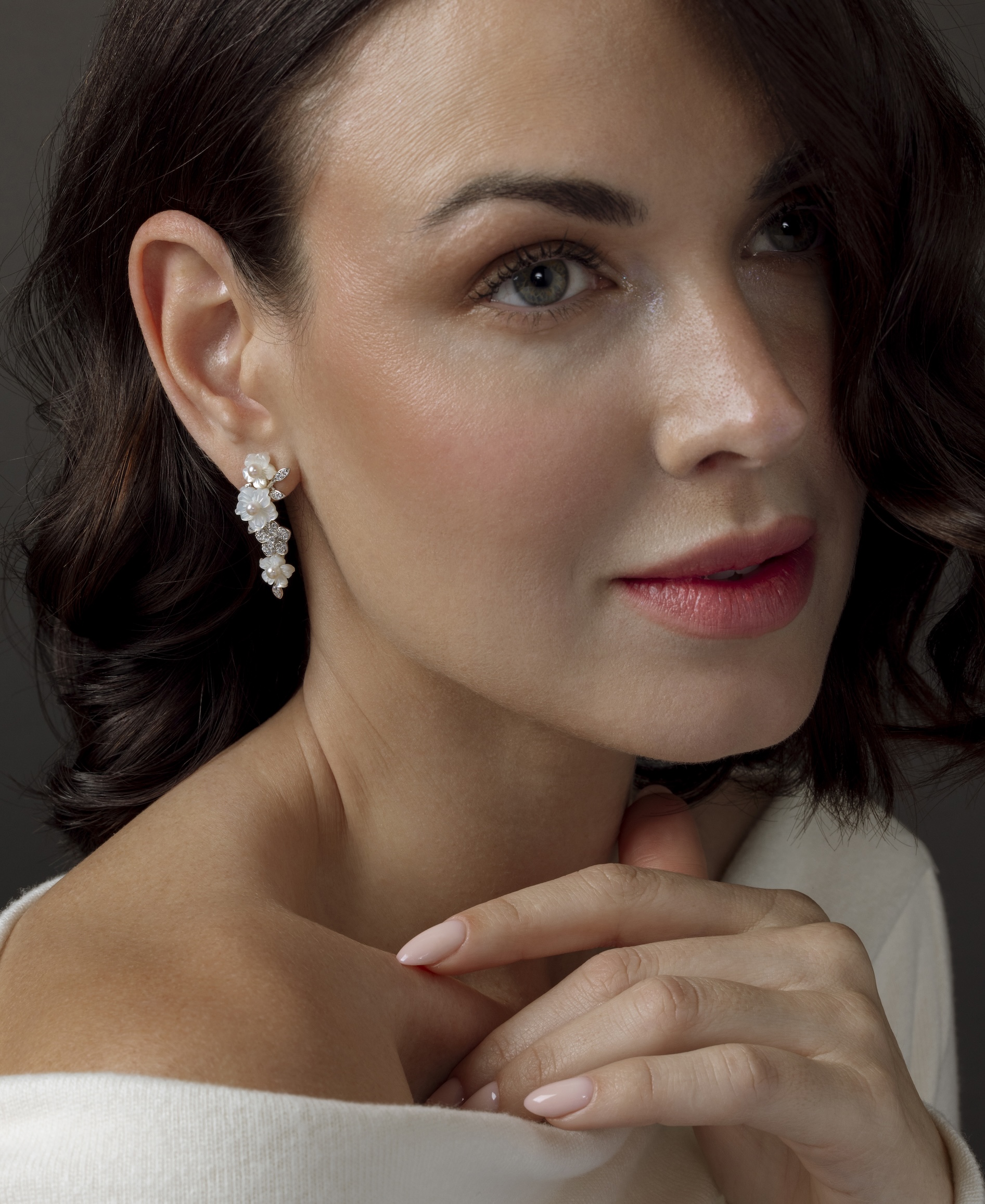 White Freshwater Pearl & Mother of Pearl Flower Magnolia Earrings